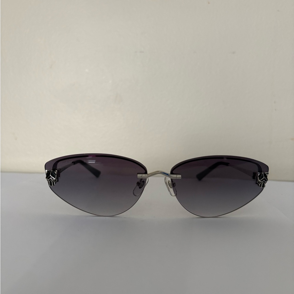 Stylish Smoky gray/ silver Tiger heads sunglasses.